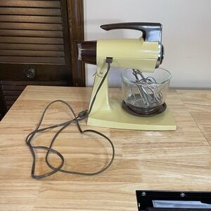 Sunbeam Mixmaster Vintage Works Yellow Brown 12 Speeds Bowl Beaters Cord